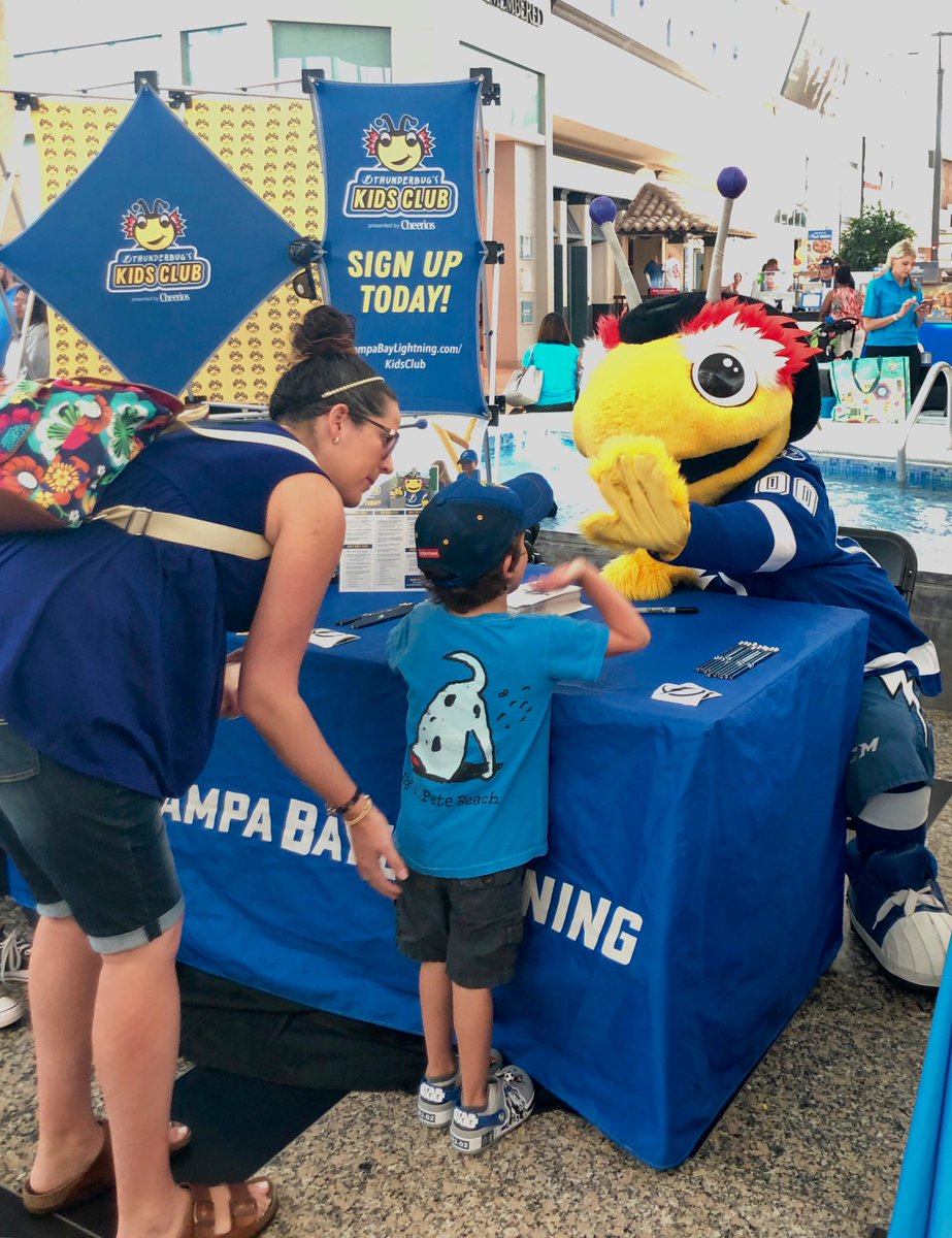 ThunderBugTBL's tweet photo. Today’s #BackToSchool shopping list found at @WestfieldCPK:
1. Autograph cards signed by me 
2. @TBLightning pencils 
3. STICKERS!!! >:) #GoBolts https://t.co/bbyiqfJZrv