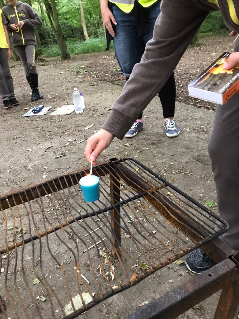 Rainham1st's tweet photo. We finished the term with a cookout joining 2nd Rainham Guides on Wednesday. Great time cooking burgers, sausages & chocolate bananas. Everyone also completed the strike a match 🔥 activity too😃 And girls were given at least two badges from the #newprogramme #cmaping #girlled https://t.co/kTxKIlJEfQ