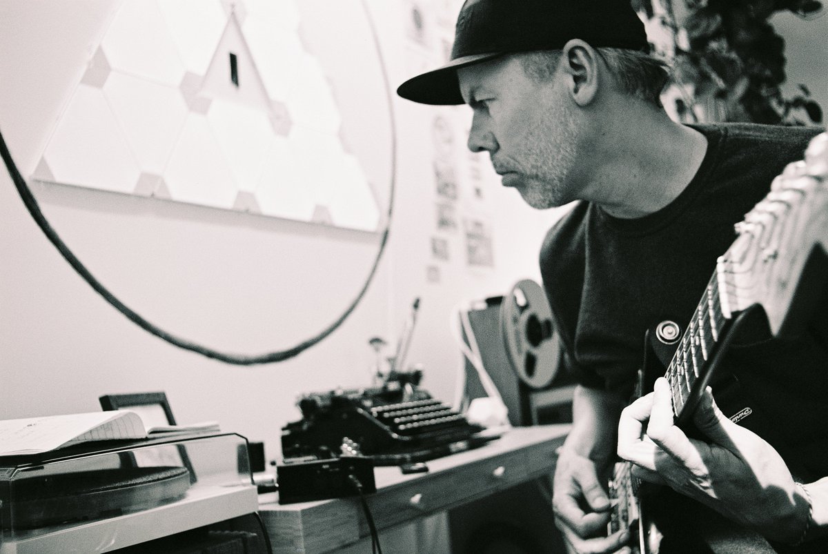 <a href="/Hillstromania/">Pelle Hillstrom</a> just visited our Dev Hub office in Malmö to work on music for #OverlookTrail. Evocative soundscapes for lush broccoli forests, toasty bread deserts and dusty donut ruins buried in dunes of powdered sugar. 🥦🥪🍩🎶 Photo cred @Ala_Daynova