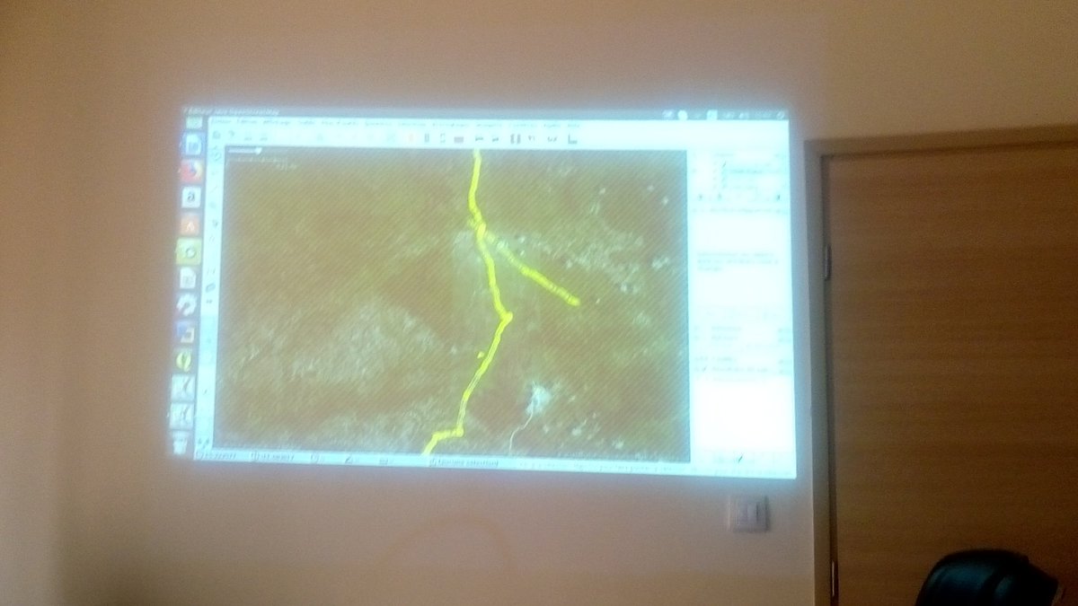 OSM_Mali's tweet photo. Grand #Mapathon aujourd'hui en collaboration avec les Communautés Soeurs du #Bénin, #Togo et #Guinée sur le projet https://t.co/5JCa3zJdrk
Malgré des soucis d'accessibilité au projet, quelques taches ont pu être complétées.
#BaseRoadsVsOpenData #Data4Dev
#Map4Mali https://t.co/COM8JZ6VyG