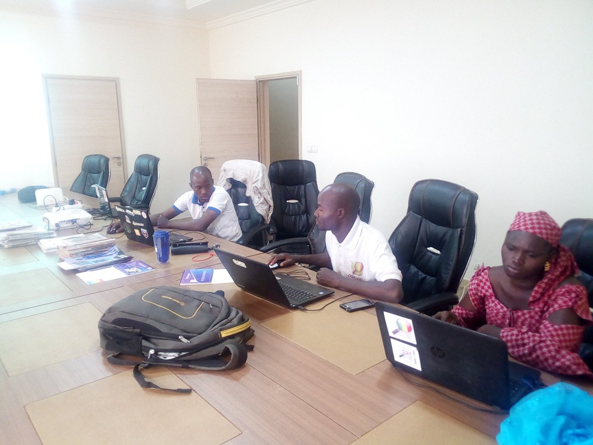 OSM_Mali's tweet photo. Grand #Mapathon aujourd'hui en collaboration avec les Communautés Soeurs du #Bénin, #Togo et #Guinée sur le projet https://t.co/5JCa3zJdrk
Malgré des soucis d'accessibilité au projet, quelques taches ont pu être complétées.
#BaseRoadsVsOpenData #Data4Dev
#Map4Mali https://t.co/COM8JZ6VyG