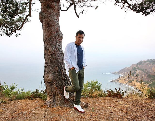 douglaslagoscom's tweet photo. Ready for the weekend.
enjoying the views from the cliffs on Palos Verdes Peninsula. What are your plans? .
.
.
.
.
.
#douglaslagos #dlagosstyle #lafashionblogger #readyfortheweekend #losangelesinfluencer #ootd #menswearstyle #weekendwear #menwithstreetstyle #menswear #miam… https://t.co/NTE9dFnTo6