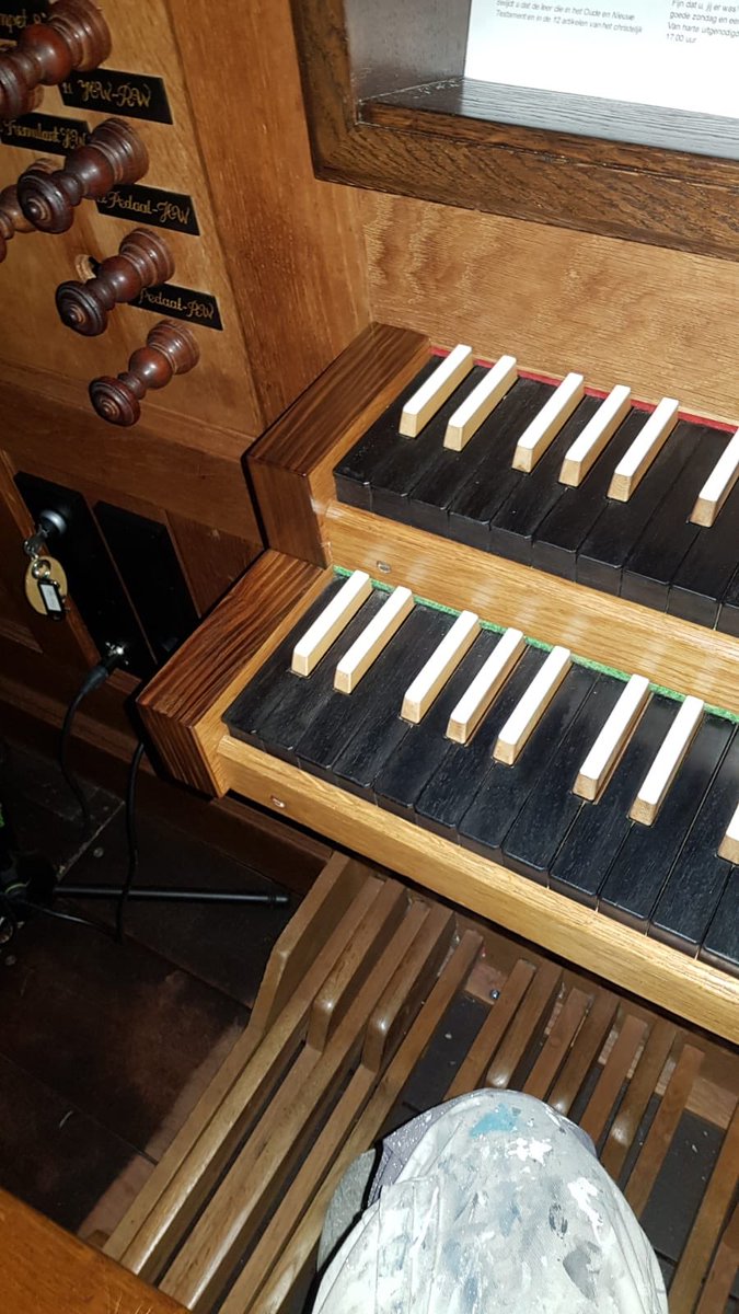 Diverse werkzaamheden uitgevoerd aan het oudste gebouw van #Veenendaal! #schilder #onderhoud #kerk #markt sgnederland.nl