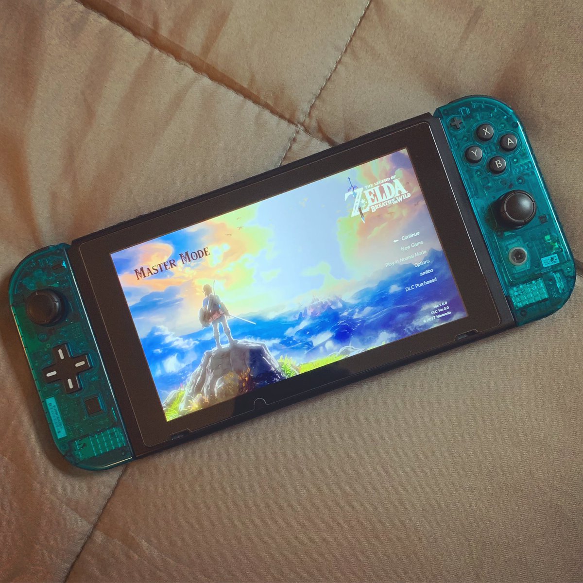 crossingcasey's tweet image. Big thank you to everyone who stuck with me through the stressful journey of modding these Joy-Con during my stream today. Here’s the finished project! ⚒ Happy to have a d-pad now 😅 #customjoycon #notskateboarding