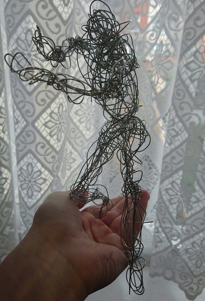 My little wired-man.
#wiresculptures #unusualthings