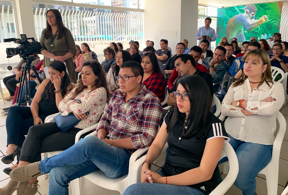 Chris_chacha92's tweet photo. #ExcelenciaEnServicios | Junto con autoridades y funcionarios del @RegistroCivilec realizamos hoy la capacitación sobre el nuevo servicio de #MatrimonioIgualitarioEc para garantizar la satisfacción al usuario. https://t.co/TrBZIT4VGp