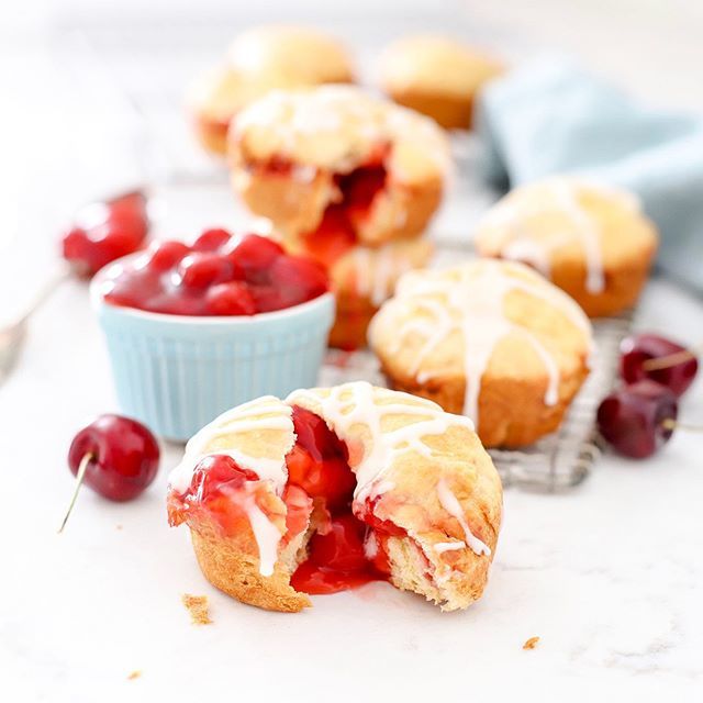 tika_simplicity's tweet photo. Summer = cherry season!! Yay!! I bet you can’t eat just one of these CHERRY PIE BOMBS!! So good and soooo much easier than cherry pie! ⠀
⠀
Recipe is linked! Enjoy! ⠀
.⠀
.⠀
.⠀
#sweet #TODAYfood #foodphotographer #food52 #suburbansimplicity #instay… https://t.co/WMrbcDvLTP https://t.co/MARgfavlQU