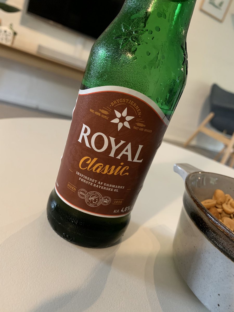 Olloven's tweet photo. Godt at være hjemme ved danske pilsnere igen. 😊🍺🇩🇰 #dagensøl https://t.co/JeP0N33Xul