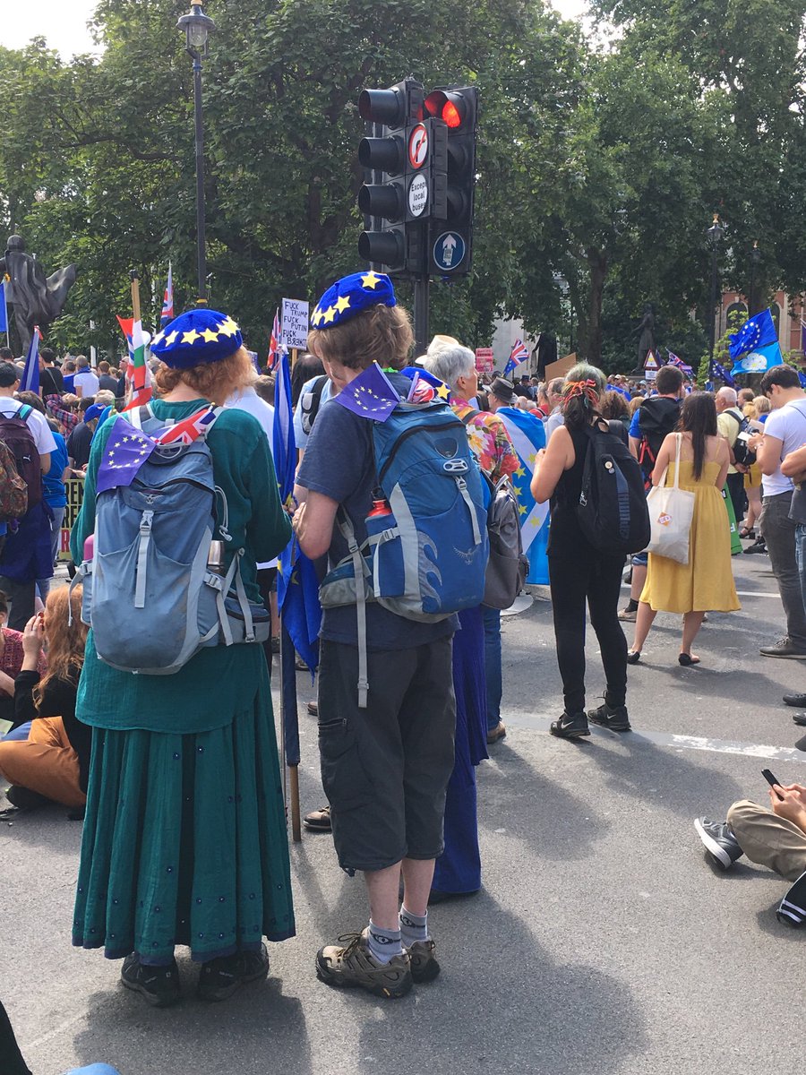 STheukeuparty's tweet photo. #MarchForChange
With talented #EUsupergirl @joelbaccas and so many #Remainers https://t.co/clDqyzwpwR