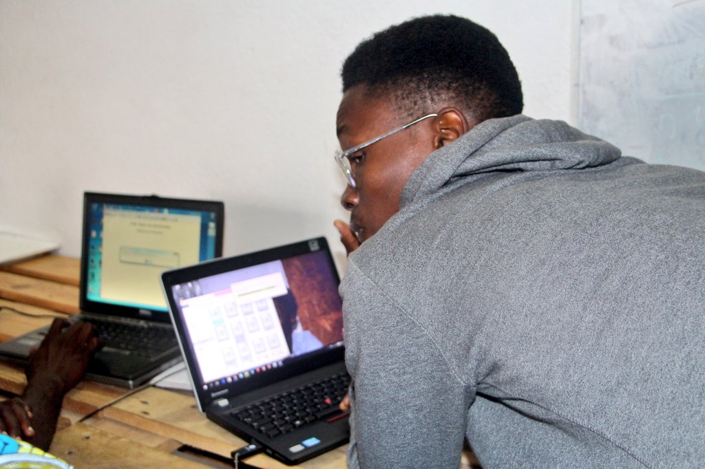 La #TeamWoe a débuté une séance de travail aujourd'hui sur la prise d'#OopenStreerMap à <a href="/woelab/">HubCity WoeLab</a>. A l'issue de cette formation, les participants auront acquis des connaissances en cartographie. @sename_ @ouagalab1
<a href="/OSM_Togo/">Openstreetmap Togo</a> <a href="/OpenCodeAcademy/">Open Code Academy</a> <a href="/urbanattic_/">Urbanattic</a> <a href="/we_SCoPE/">SCoPE</a> <a href="/3DprintAfrica/">3DprintAfrica </a>