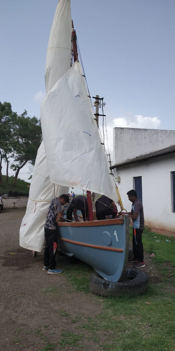 DefencePRO_Guj's tweet photo. #NCC #Bhavnagar #Watermanship & #SailRigging practice #3NavalUnit using #BorTalav. Cadets preparing for the forthcoming events. @HQ_DG_NCC @InfoGujarat @PIBAhmedabad @SpokespersonMoD @indiannavy @CMOGuj @vibhavaridave @BhupendraSinh1 https://t.co/O4vKcx8efp