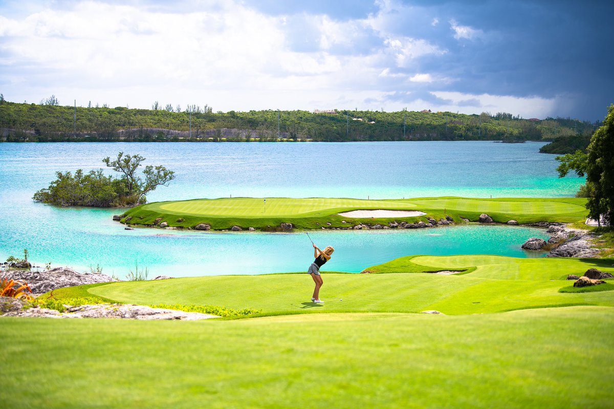 TheShowdownGolf's tweet photo. .@royalbluegc at @BahaMarResorts provided an unmatched scenery for some beautiful golf! https://t.co/cf0NciZmgJ