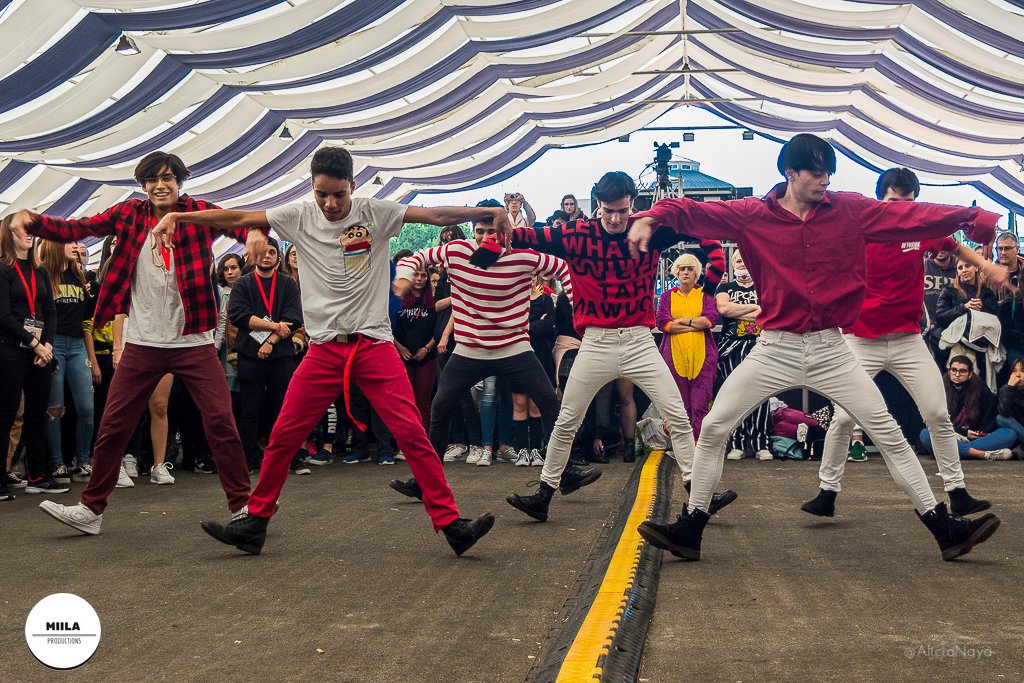 MiilaProduccion's tweet photo. [Salón del Manga 2018]

Kpop random dance: dance battle

Baila primero. Piensa después. Es el orden natural. 
-Samuel Beckett.

Foto: IG alicianaya .

#kpop #kpoprandomdance @FICOMIC_manga #SalonMangaBCN #dance  #miilaproductions #evento #춤추는 #안무 #댄스커버 https://t.co/YGcII6lEX6