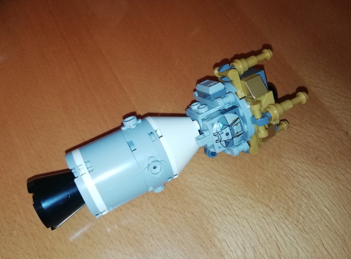 Panzerwolf4's tweet photo. #LegoApollo skończone.
Niesamowity zestaw i imponujący efekt, tyle detali z małych klocków. Metr wysokości i 1969 części.
Składanie zajęło mi w sumie 5h 5 min. Pomyłki dwie.
Szczęśliwej rocznicy dla wszystkich! 🚀
#lego #legoideas #apollo #apollo11 #apolloXI #moonlanding #nasa https://t.co/HDuLQp2vXy