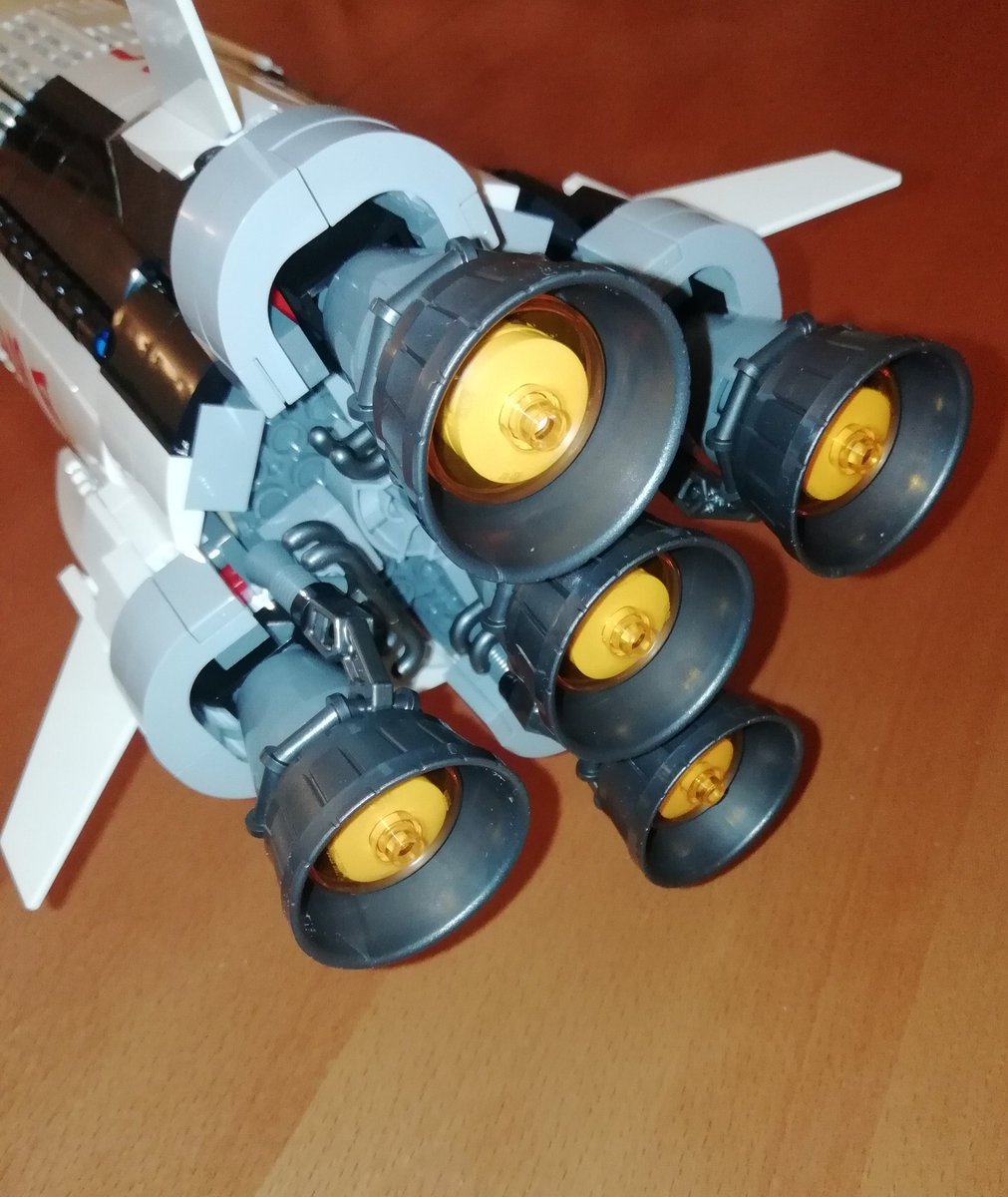 Panzerwolf4's tweet photo. #LegoApollo skończone.
Niesamowity zestaw i imponujący efekt, tyle detali z małych klocków. Metr wysokości i 1969 części.
Składanie zajęło mi w sumie 5h 5 min. Pomyłki dwie.
Szczęśliwej rocznicy dla wszystkich! 🚀
#lego #legoideas #apollo #apollo11 #apolloXI #moonlanding #nasa https://t.co/HDuLQp2vXy