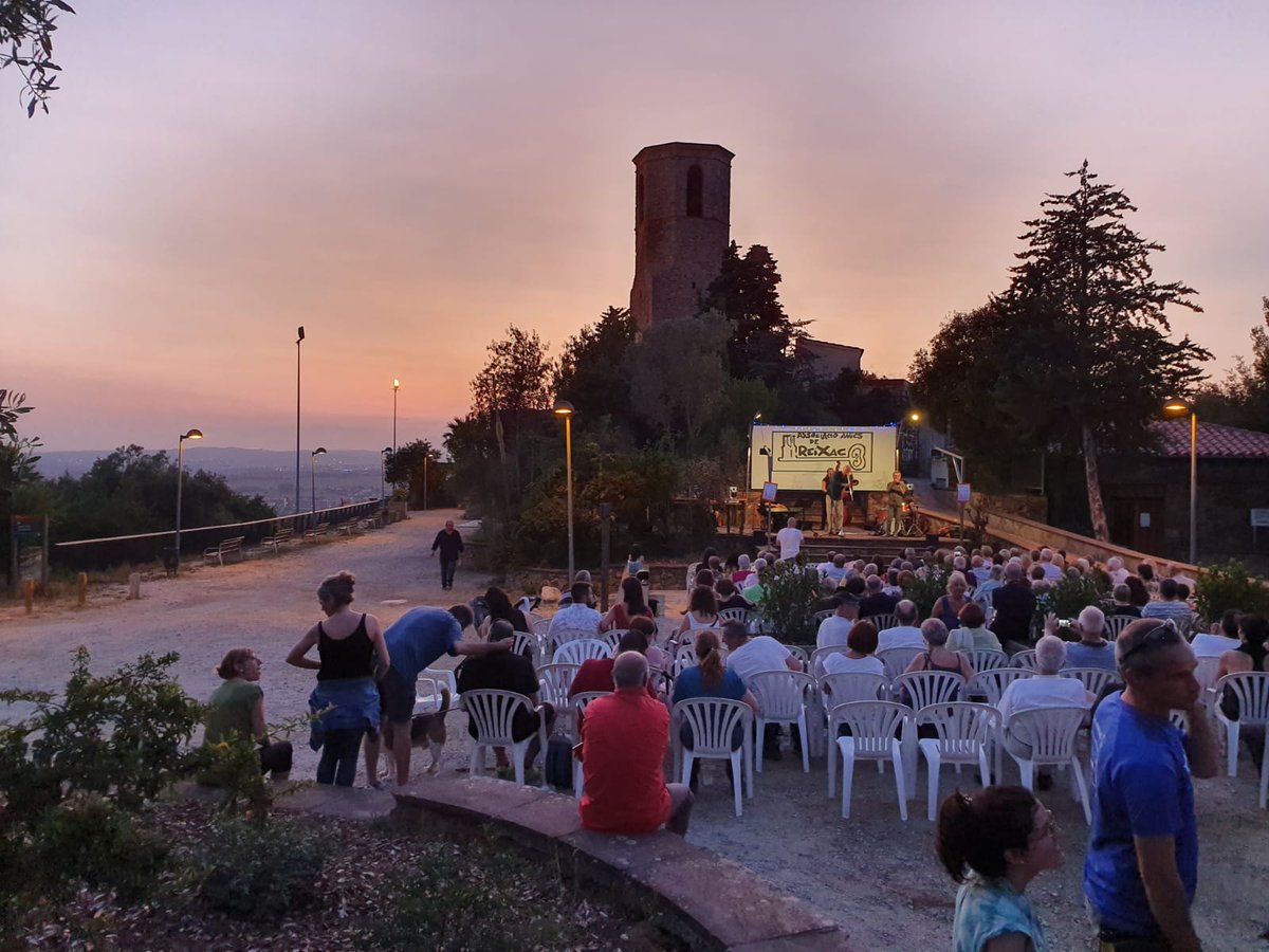 jordisaes's tweet photo. Teatre, sardanes, jazz, sopar i gintònics,... cultura a #Reixac, organitzat pels Amics de Reixac.
Una gran trobada en un gran lloc. Felicitats! https://t.co/px6OOFfv7V