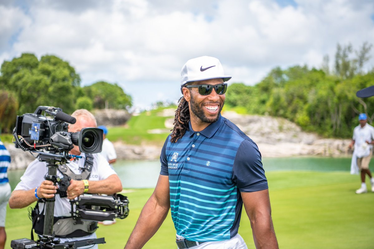 TheShowdownGolf's tweet photo. When #TeamNBA tries to get into your head but you’re not having it! 😎 @LarryFitzgerald https://t.co/bKqhhQPacF