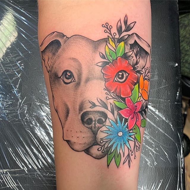 Share 68+ pitbull tattoo with flowers best