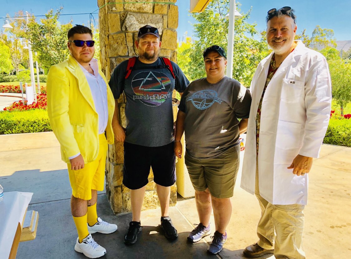 Munzee's tweet photo. The Official California Birthday Bash has been totally rad! 😎 Remember that Magnets are worth up to 5 bouncers for 2 hours up until tomorrow at 23:59 MHQ time PLUS you can pick up 5 packs of magnets in the store! 🧲 #8zees #MunzeeOn #MunzeeFam https://t.co/7hep2wm9mS