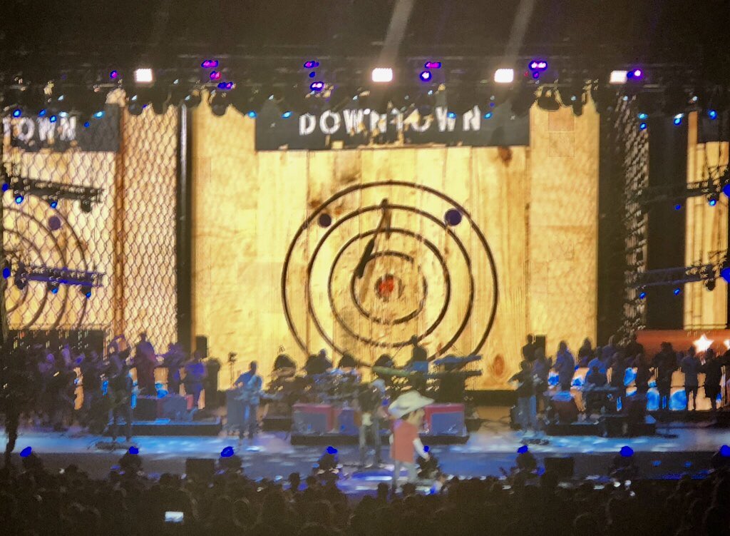 DavidSEwing's tweet image. Great to see the Downtown Sporting Club ax throwing prominently featured on the screen during Brad Paisley’s concert in Birmingham of a collage of fun Nashville scenes. @StrategicShark @SHprojects @BradPaisley @visitmusiccity #nashville #downtownsportingclub