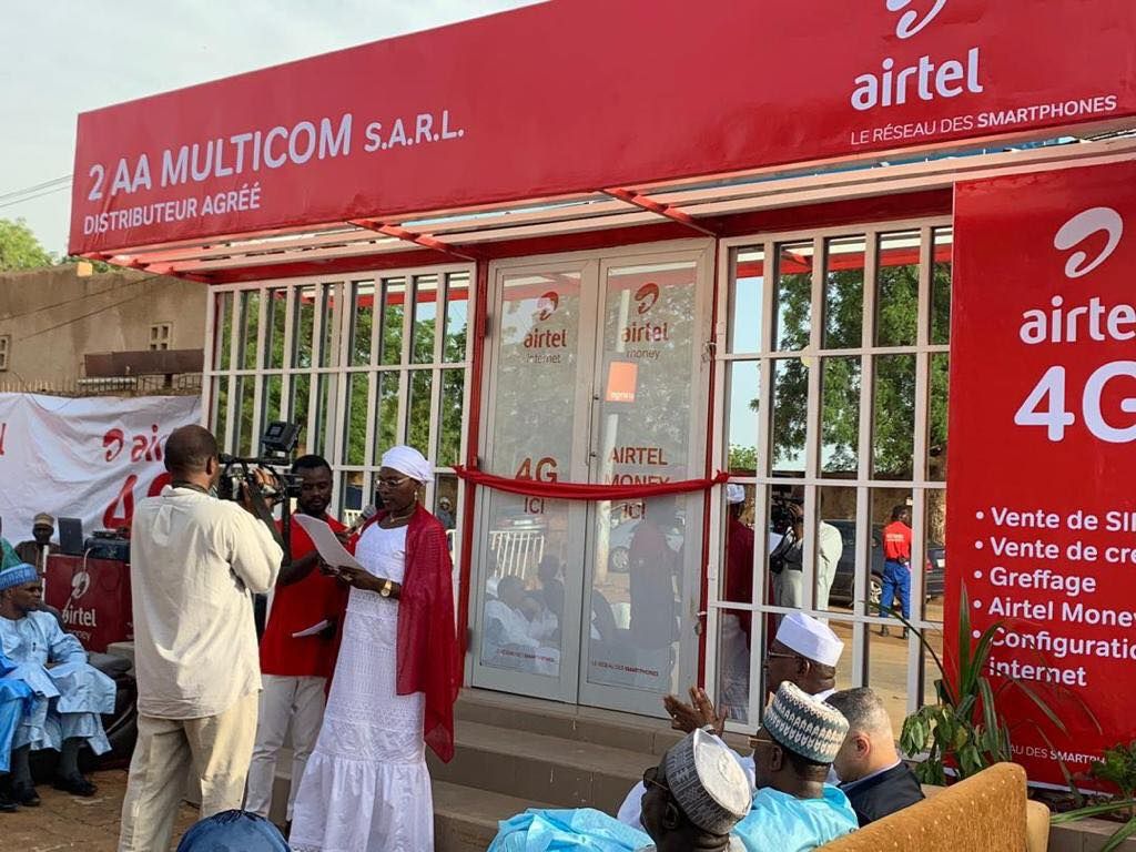 airtelniger's tweet image. Ce Samedi, Airtel a procédé à l'inauguration d'un nouveau point de vente à Niamey en face du terrain  musulman. Retrouvez tous nos produits et services notamment des SIM 4G, la configuration internet , le greffage de numéro, du Mkoudi chez notre nouveau partenaire 2AA MULTICOM.