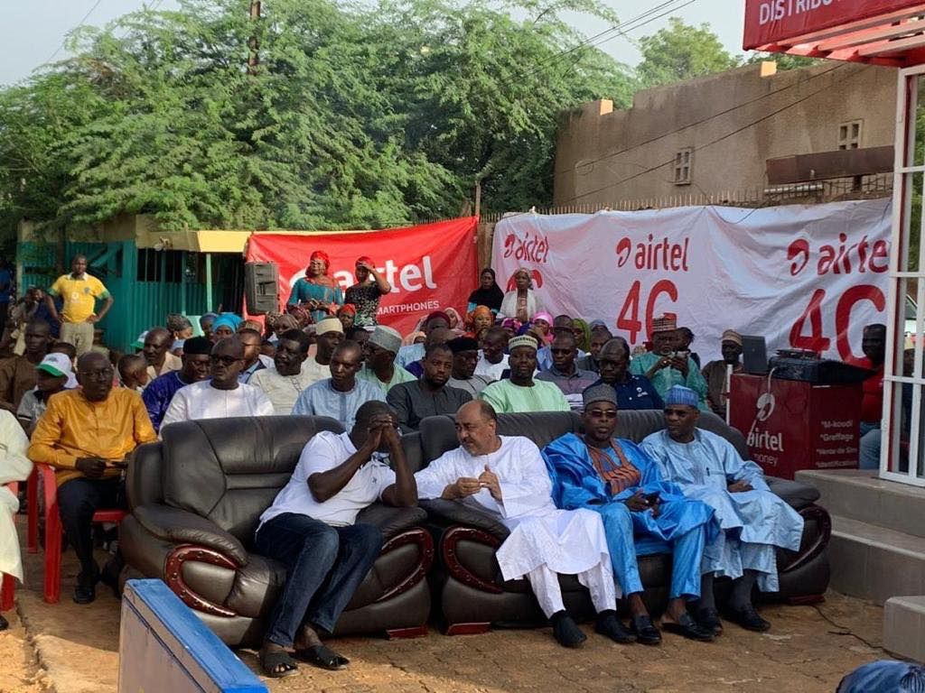 airtelniger's tweet image. Ce Samedi, Airtel a procédé à l'inauguration d'un nouveau point de vente à Niamey en face du terrain  musulman. Retrouvez tous nos produits et services notamment des SIM 4G, la configuration internet , le greffage de numéro, du Mkoudi chez notre nouveau partenaire 2AA MULTICOM.