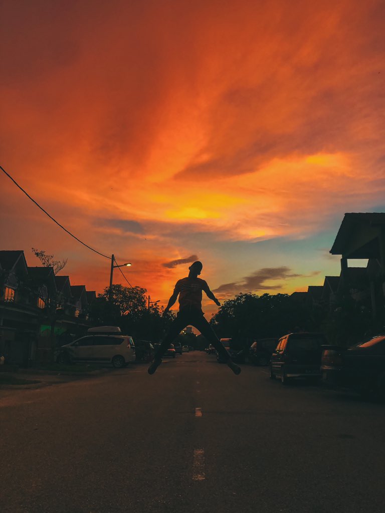 rwsob97's tweet photo. Kita cuba beralih di twitter ya gaes.
#SUNSET #mobilegraphymy #shotoniphone https://t.co/9NlE08sZTV