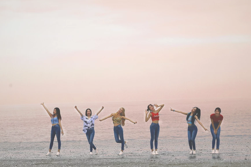 kmusicdiscovery's tweet photo. # [News] K12 formally introduced BEBE6's new members: twin sisters Shin Arin and Shin Hyerin. You can check out their profile on the company's website.

They also revealed their upcoming mini-album "Blue Some" will be released on the 29th

https://t.co/tfmF5y6DGy https://t.co/UkmJnCwYgE