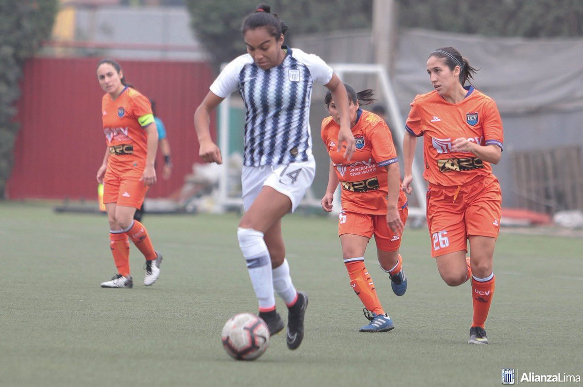 ClubALoficial's tweet photo. 📸Nuestras chicas del equipo de fútbol femenino lograron un triunfo por 2-0 ante @clubucv en una fecha más del Campeonato Nacional. ¡Gran trabajo muchachas! 💙
Goles: Carmen Quesada y Allison Reyes.
#ArribaAlianza https://t.co/MwzarUdCUW