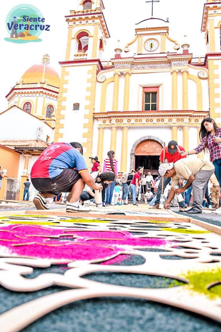VeracruzSiente's tweet photo. Este viernes el municipio de #Xico se pinto de colores con sus tradicionales tapetes de aserrín en honor a Santa María Magdalena patrona de este #PuebloMágico 
Recuerda que los festejos continúan durante todo el mes. #Verano2019 #vacaciones https://t.co/Zd2t9G2vK0