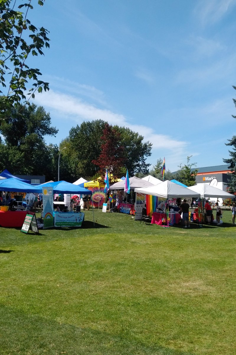 Beautiful day and great turnout supporting Abbotsford #Pride. Come visit TD tent for TD Pride Swag. #foreverproud #ONETD <a href="/KMa_TD/">Kathleen Ma</a> @CSir_TD <a href="/AdamRawecki_TD/">Adam Rawecki</a>