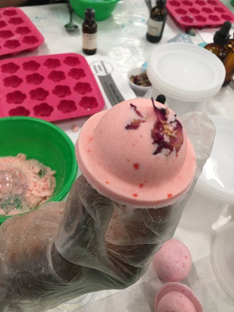 SoapCoach's tweet photo. Little balls of effervescence - the latest tub treat craze. Join us August 13th as we learn Bath Fizzy Making! https://t.co/vB1EpSiRFb #bathfizzy #bathbomb #DIYbathfizzy #DIYbathbomb #bathfizzyclass #spaproduct #DIYbathtreat #howtomakebathbomb #howtomakebathfizzy #bathfizzyclass https://t.co/hB0vpfl5uY