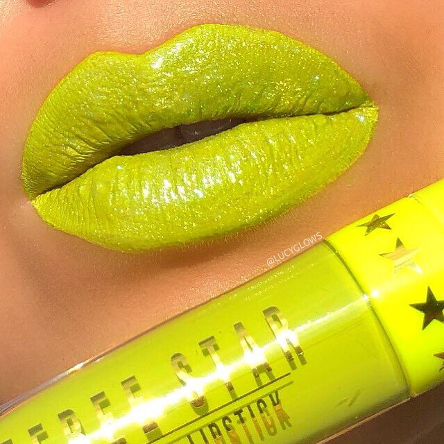 lucyglows_'s tweet photo. @JeffreeStar 

Obsessed with this combination 💚 
Using “No Offense” Velour liquid lipstick and “Sky High” The gloss ✨ 

#thegloss #jeffreestarcosmetics #velourliquidlipstick https://t.co/qtUt8qHF0u