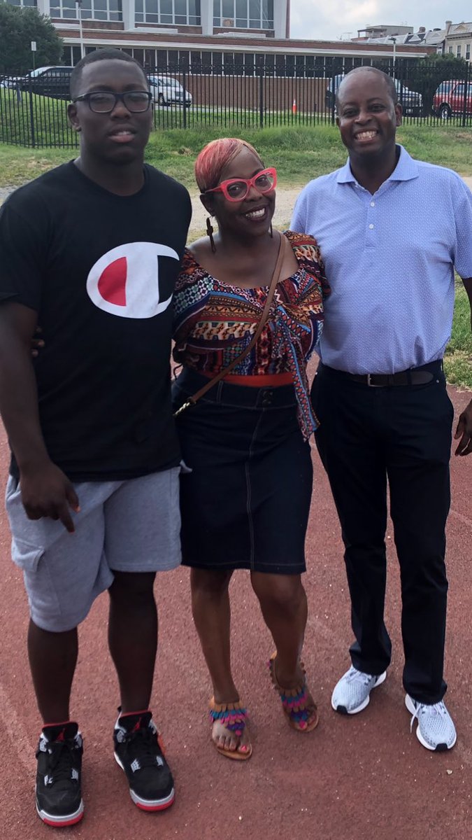 denise_latrice's tweet photo. Had a wonderful time with the Howard University Football Coaches and recruits!! Also met Howard’s President Dr. Wayne Frederick!!!! #2020Bison https://t.co/fJaSbfPwgj
