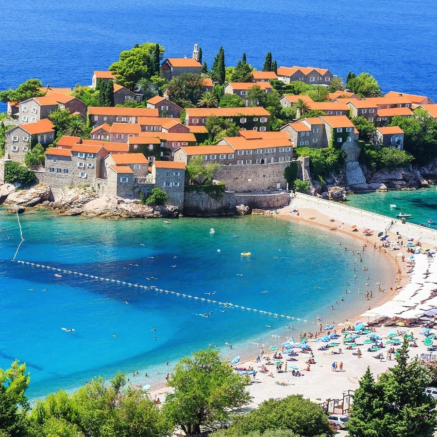 scbholidays's tweet photo. Montenegro looks like it could be in a fairytale, it really is gorgeous! Have you ever been?

Book yourself an apartment with an incredible view here - https://t.co/lpEOQZ8x9D

#montenegro #balkan #mediterranean #med #europe #fairytale #vacations #love #holiday https://t.co/K00bJZoQ1Q