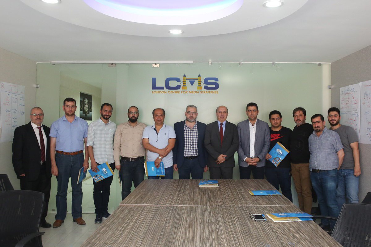 LCMS_London's tweet photo. تخريج دفعة من طلبة #العلوم_السياسية ضمن برنامج دبلوم النخبة المميزة الذي نظمه #مركز_لندن_للاستراتيجيات_الإعلامية بالتعاون مع أكاديمية العلاقات الدولية.
شارك في البرنامج ٤٥ طالباً من ١١ دولة.
#LCMS_London https://t.co/pYnJZcein1