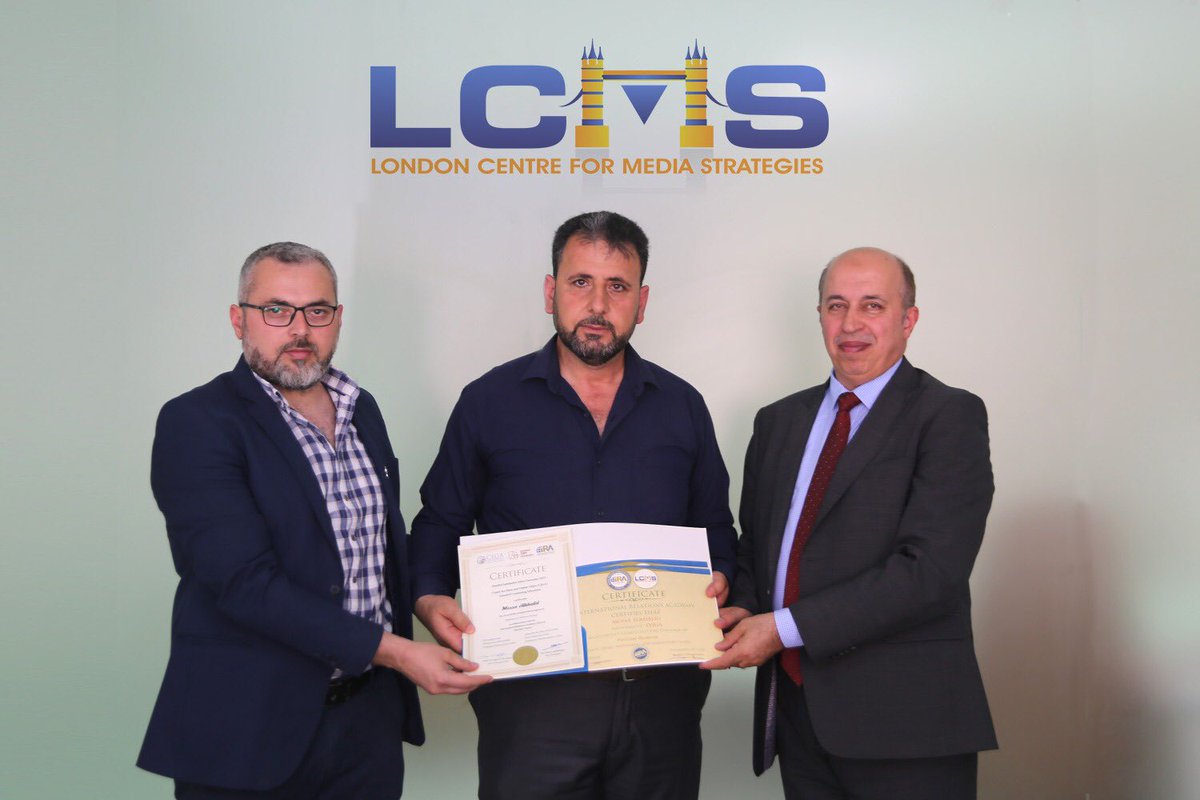 LCMS_London's tweet photo. تخريج دفعة من طلبة #العلوم_السياسية ضمن برنامج دبلوم النخبة المميزة الذي نظمه #مركز_لندن_للاستراتيجيات_الإعلامية بالتعاون مع أكاديمية العلاقات الدولية.
شارك في البرنامج ٤٥ طالباً من ١١ دولة.
#LCMS_London https://t.co/pYnJZcein1