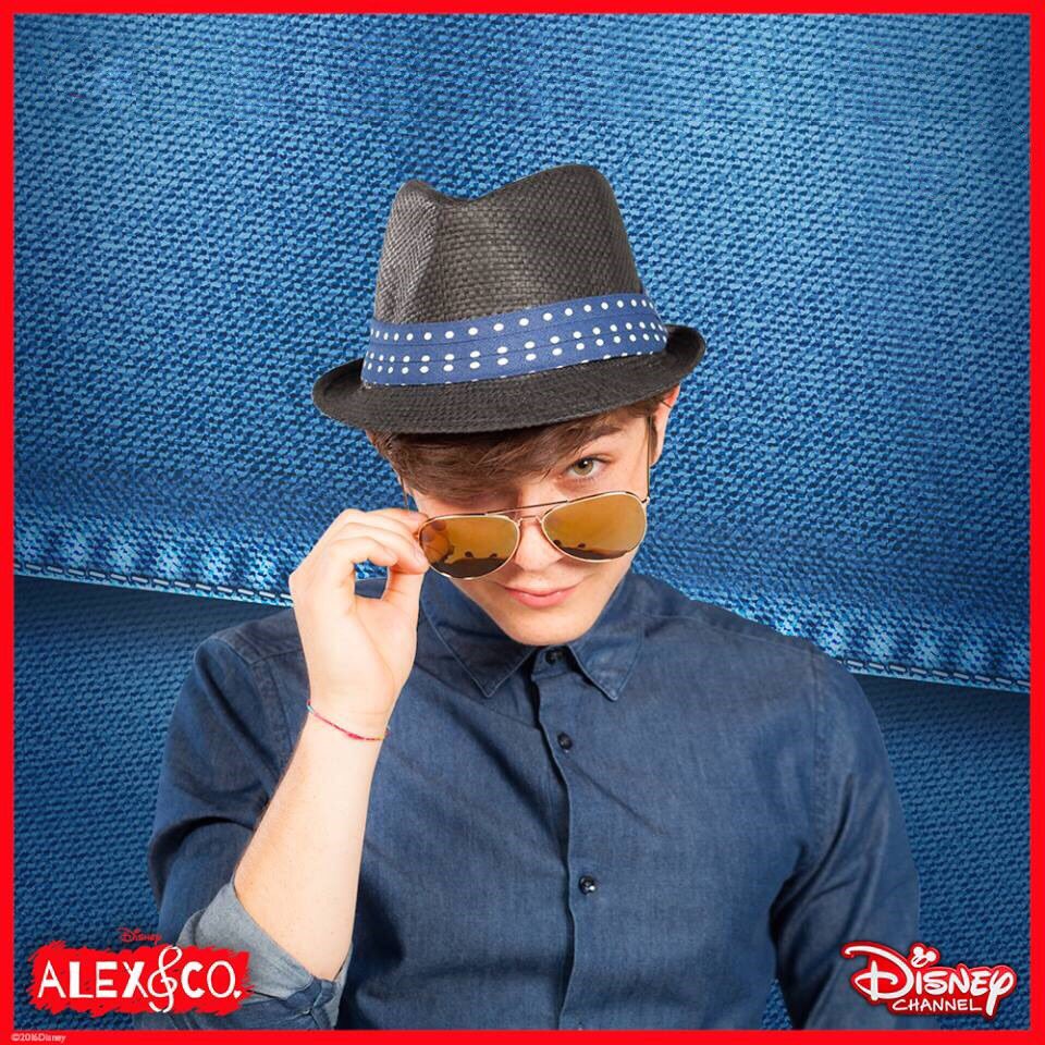 DisneyAlexeCoBR's tweet photo. Na última temporada, o Sam e a Rebecca terminaram juntos, eles continuarão assim? #AlexECo3 #AlexECo 👀 https://t.co/pJgG8nKFZl