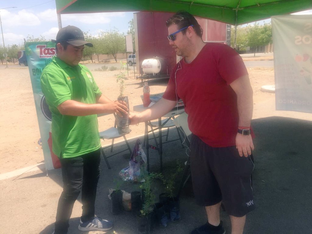 HermosilloGob's tweet photo. ¡Sábado de reciclacentros! 

En @GastroparkHMO además de plantitas regalamos bolsas reutilizables cortesía de Taste.

¡Gracias a todos los hermosillenses que día a día de unen a esta práctica  en beneficio del medio ambiente!

#HermosilloRecicla
#TransformamosHermosillo https://t.co/nb1f0Zu4nx