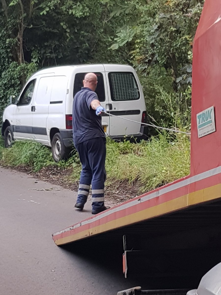 PCSO's received information on a sus vehicle around Bartley Green...after a sucessful pursuit by <a href="/Trafficwmp/">WMP Traffic</a> and <a href="/ResponseWMP/">Force Response</a>...male was detained and arrested on scene. #thatshowitsdone 😁👍 @LeeTrinderWMP