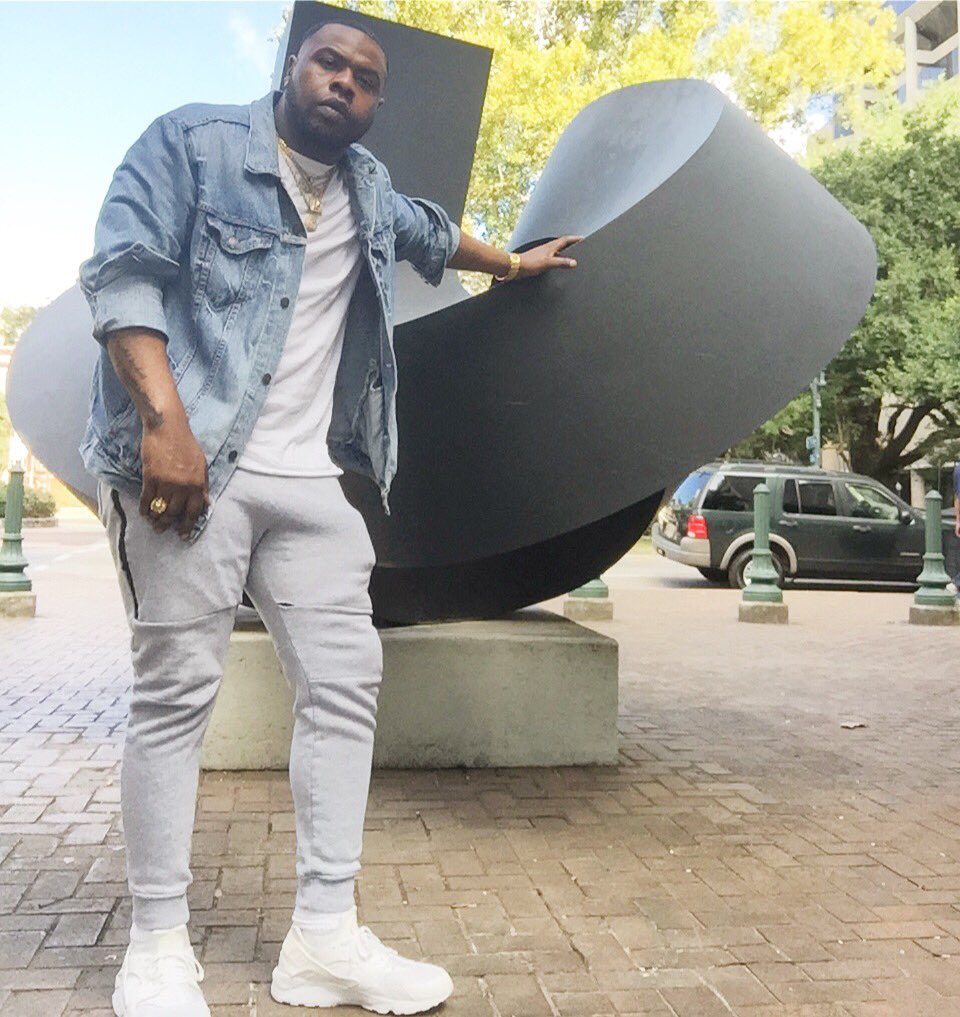 ToniKucoach's tweet photo. ⚜️🔱⚜️Living Art 🖼
Dear Martin Luther King
“I had a dream”
.
.
.
#tonikucoach #2xl #reloaded #otw #hotmusic #whatshot #instasearch
#streetniggawitclass #twotimelosers #itunes #holdthatnote #spotify #whatshot
#carolinamusic #hiphopartist #instagram #rap #culture #wshh https://t.co/hS2aJeGWlC