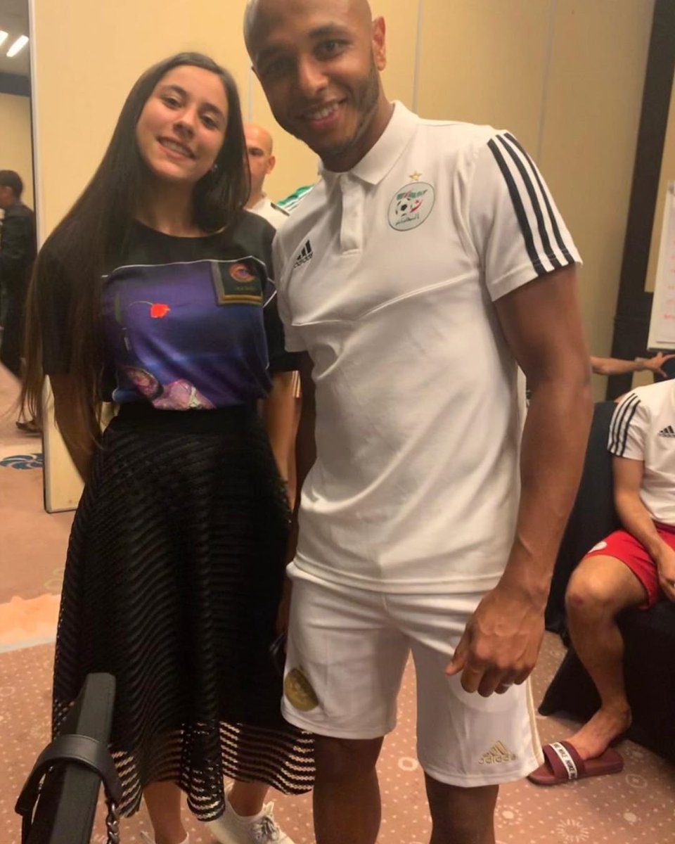حيزية ربيري رفقة لاعبي المنتخب الوطني و الناخب جمال بلماضي 🇩🇿#الجزائر