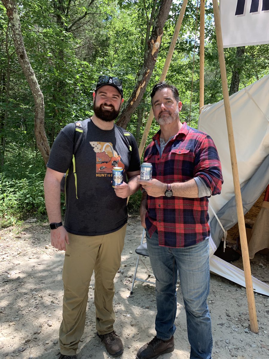 tfear46's tweet photo. #missouri #hiking #beer #busch #buschbeer #buschpopup https://t.co/22ggAqERTi