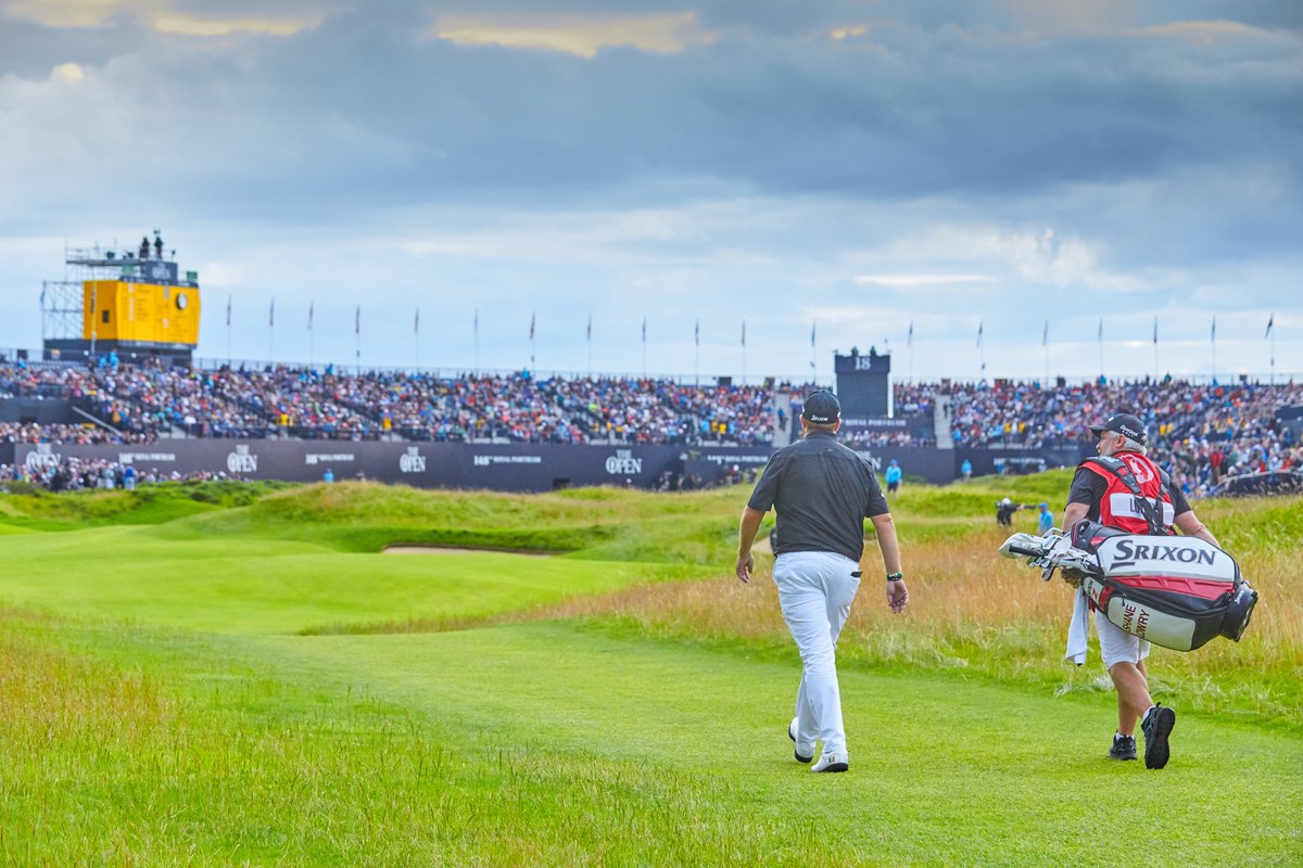paulseverngolf's tweet photo. What an amazing atmosphere coming up 18 for @ShaneLowryGolf @SrixonGolf @SrixonEurope @bankofireland @TheOpen https://t.co/jZjdna3UHi