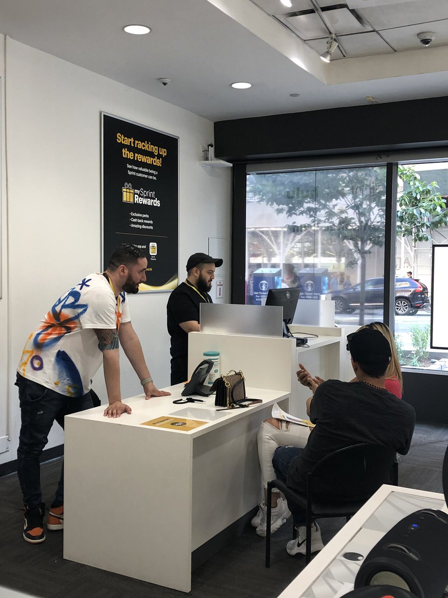 Management involvement is how we win every customer every time! Hector and Gabriel welcoming potential CL customers by explaining our amazing sales and how we can help expand their business. Amazing teamwork <a href="/sprintnyc86th/">Sprint E 86th Street NYC</a> <a href="/Chidalgosaez/">Claudio Hidalgo Sáez</a> <a href="/Rwahba08/">Rania Wahba</a>
