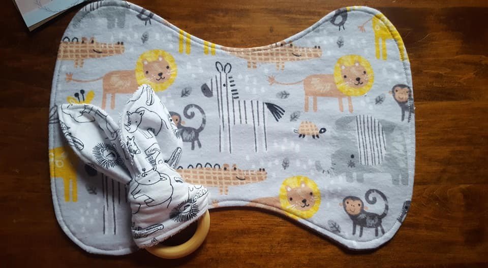 BaybeeloveG's tweet image. rainy day = lots of bright updates to our #etsyshop! 
#boxofbaybeelove #teethers #burpies #babygiftset #baseballbaby #zooanimals #uniquebabygift #handmadebabygift #baybeelovehandmadegifts 
etsy.me/2Y1jh6l