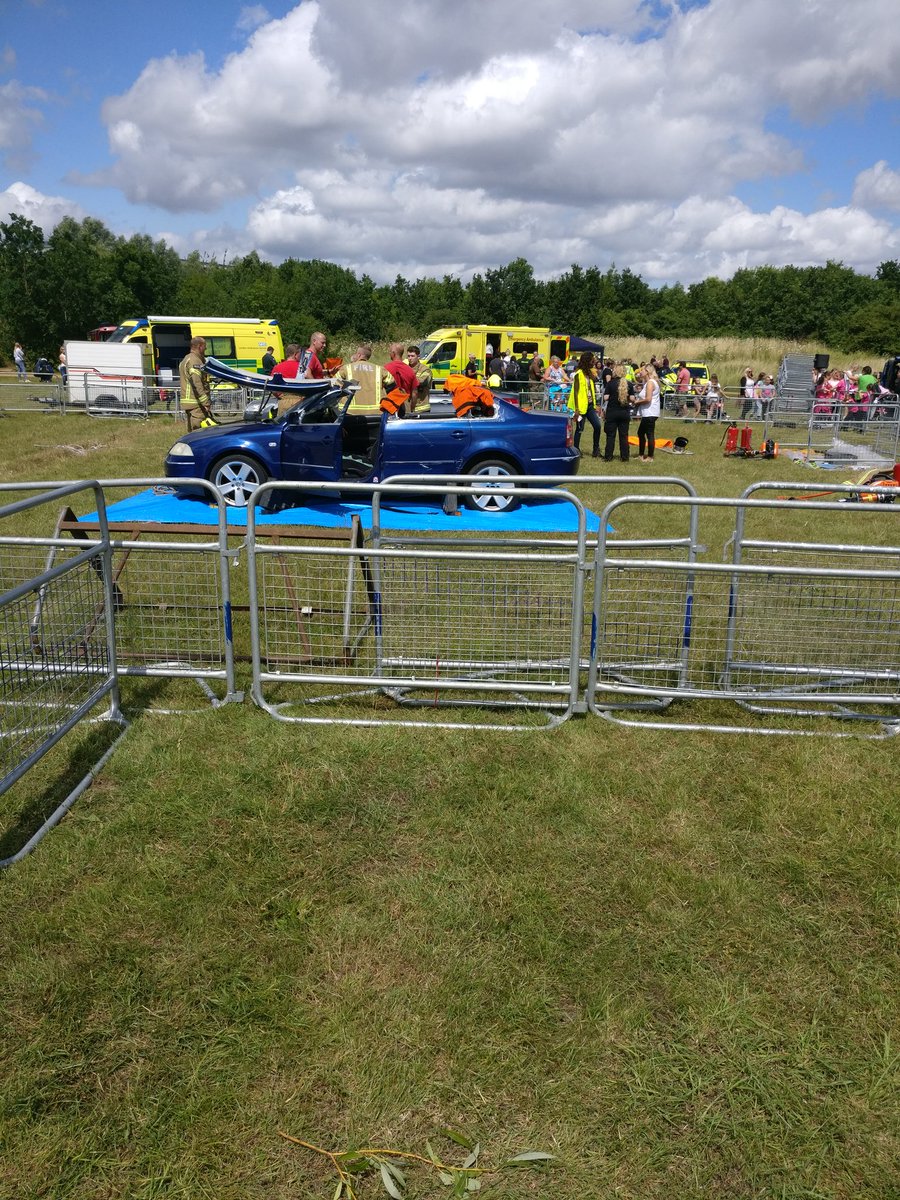 MPSHestonEast's tweet photo. Team along with @MPSHounslowWest  @MPSHounslowHth @MPSOsterley @MPSRTPC &amp; #PCSOSteve had a good day engaging with the community today at Bedfont Lakes for #JointSerivcesOpenDay https://t.co/wGLXl1Amja