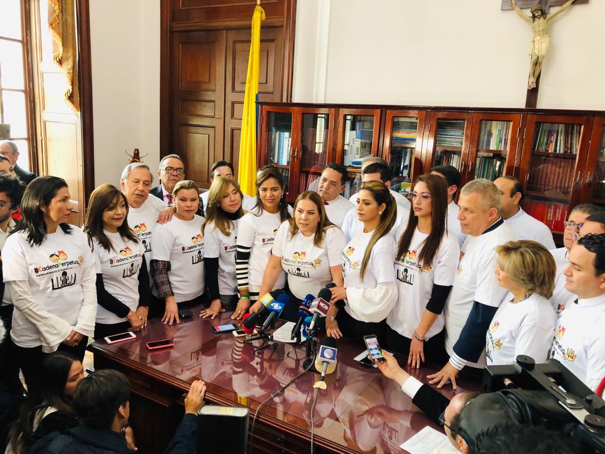 Hoy radicamos una vez más, y de la mano de la mayoría de las bancadas, el PAL de Cadena Perpetua para violadores y asesinos de niños. Hacemos un llamado al Gbo Nal para que apoye esta iniciativa, pues es la vía más expedita para que la medida sea una realidad 
#CadenaPerpetuaYa