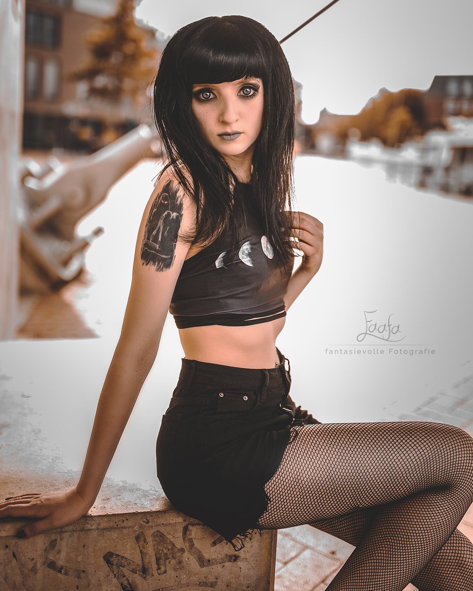 Atomic_Jane1's tweet photo. 🌙 🌙🌙 Angie is wearing our Black Gothic Lace-Up Crop Top.  🌙 🌙🌙 Get 20% off on all of our non-sale items by using discount code ZombieQueen20 at checkout!

Shop #GothicTop · https://t.co/qls7YXvYgV 

Model: @zombie__queen921
Photography: @@faafa_fantasievolle_fotografie https://t.co/hhAELjcNSI