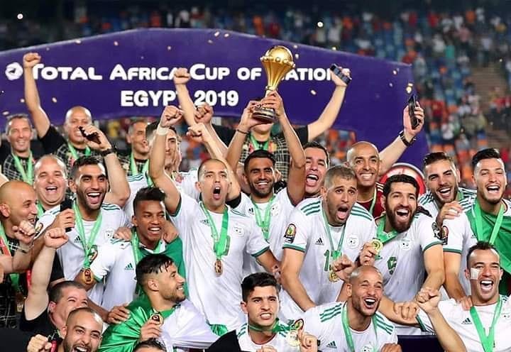 dh2405991's tweet photo. مبرووووك كأس امم إفريقيا شكرا لكم يا رجال الجزائر شرفتونا #فخورين_بكم  يا #أبطال https://t.co/7O9ZPjiPUn